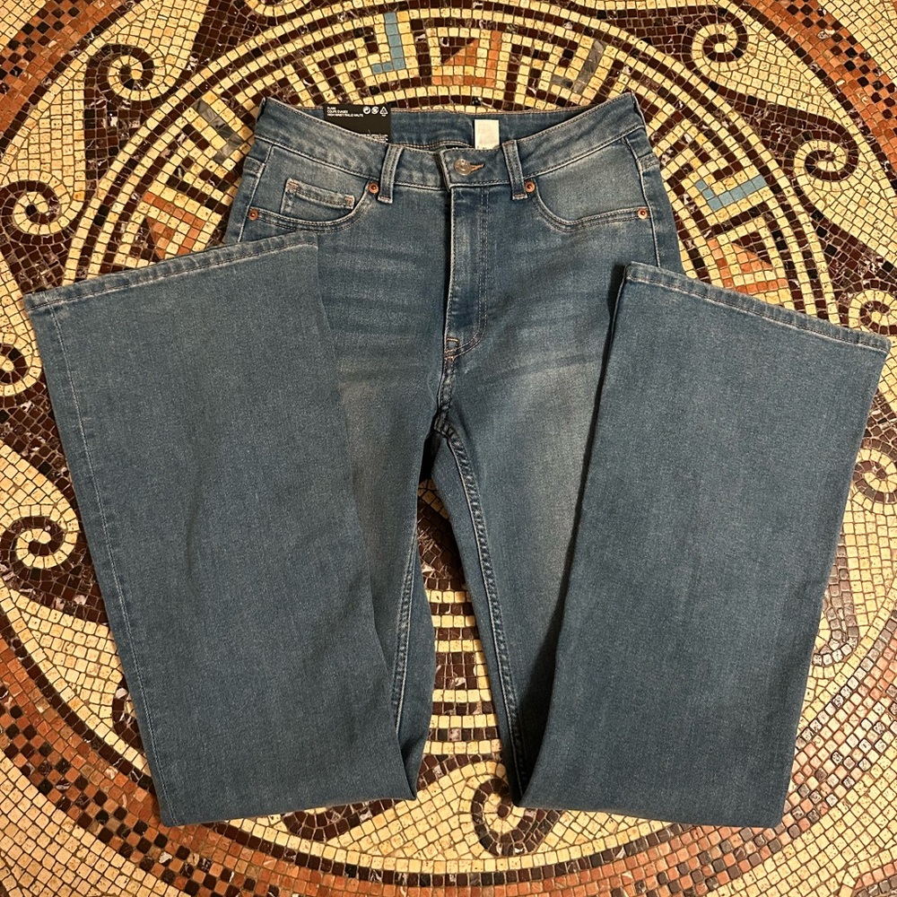 Divided H&M High Waist Flare Jeans
